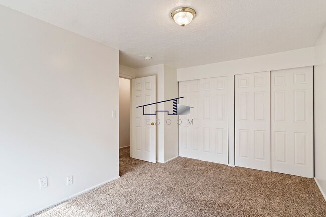 Building Photo - 350 E