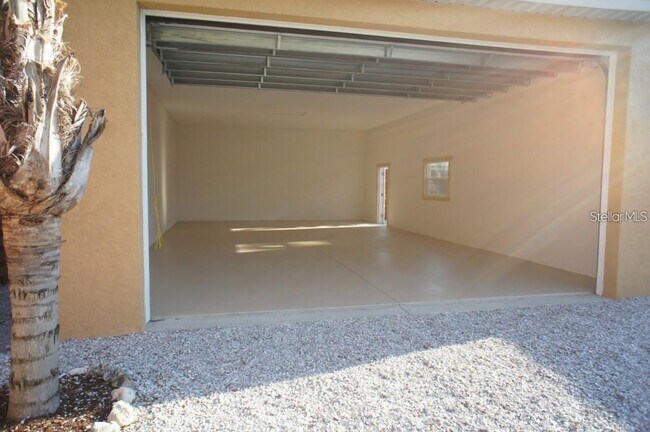 Building Photo - 2704 Marlette St