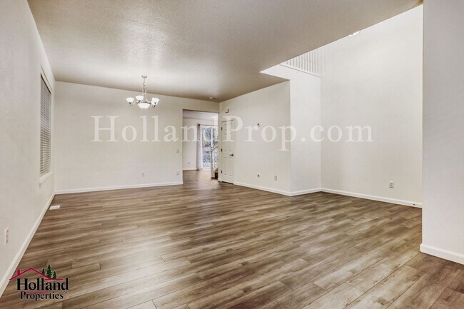 Building Photo - Updated Monthly Rent: $3,000 - Beautiful updated 4 Bedroom home in Beaverton