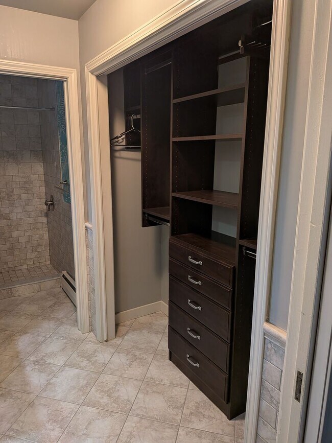 Building Photo - Gorgeous 4 Bed, 3 Bath House for Rent in Menands!