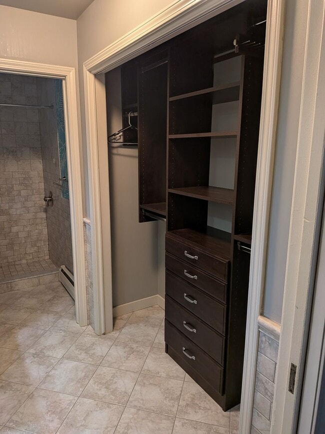 Building Photo - Gorgeous 4 Bed, 3 Bed House for Rent in Me...