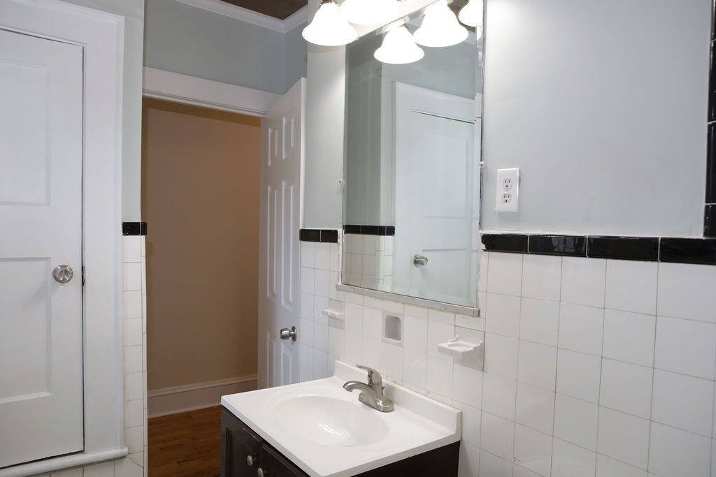 Building Photo - 603 Mayflower Dr