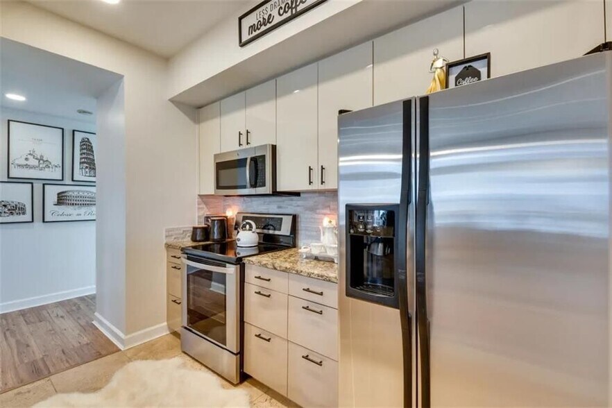 Building Photo - 2161 Peachtree Rd