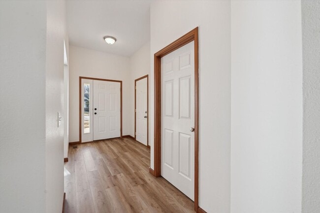 Building Photo - Large 3 Bed 2 Bath ranch for rent