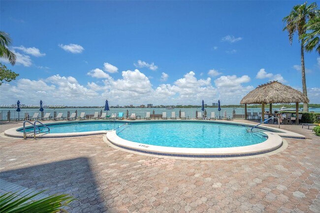 Building Photo - 10350 W Bay Harbor Dr