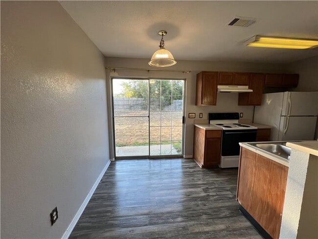 Building Photo - 5908 Greengate Dr