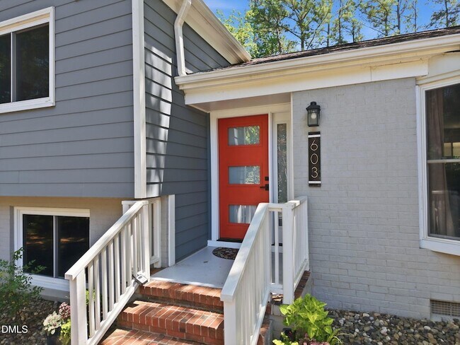 Building Photo - 603 N Estes Dr