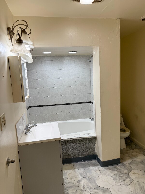 Building Photo - 583 Washington Ave