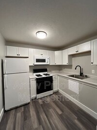 Building Photo - 877 N 26th St