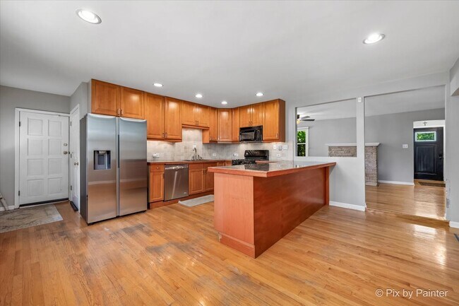 Building Photo - 120 W Hillside Ave
