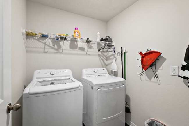 Building Photo - 10 Lladd Ct