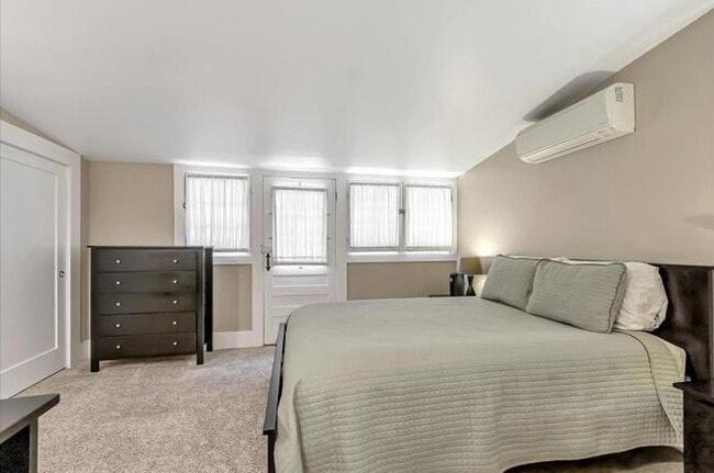 Building Photo - 1358 Fremont St