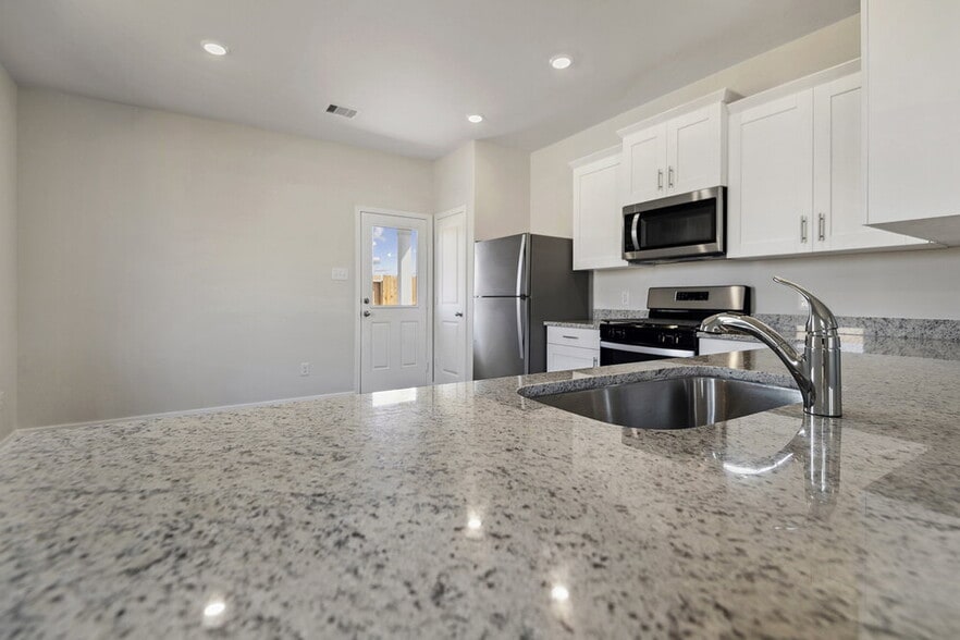 Building Photo - 15642 Plum Brk Dr