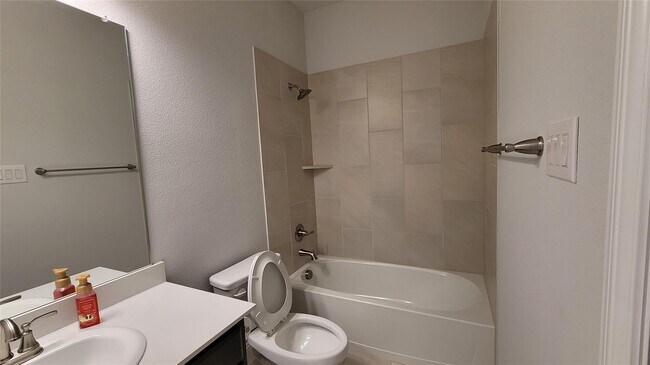 Building Photo - 4002 Cottontail Dr