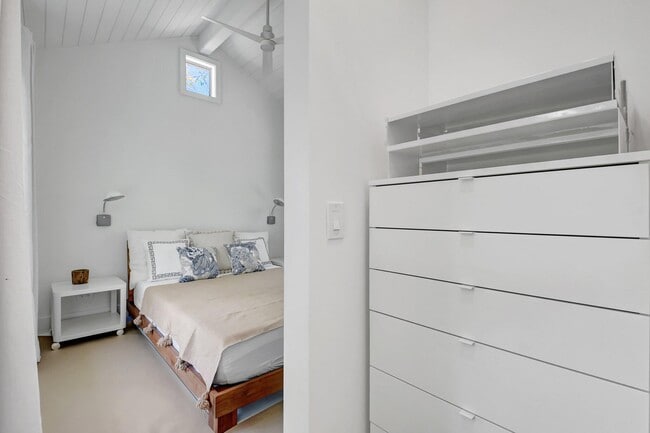 Building Photo - 220 S L St