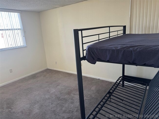 Building Photo - 2860 Somerset Dr