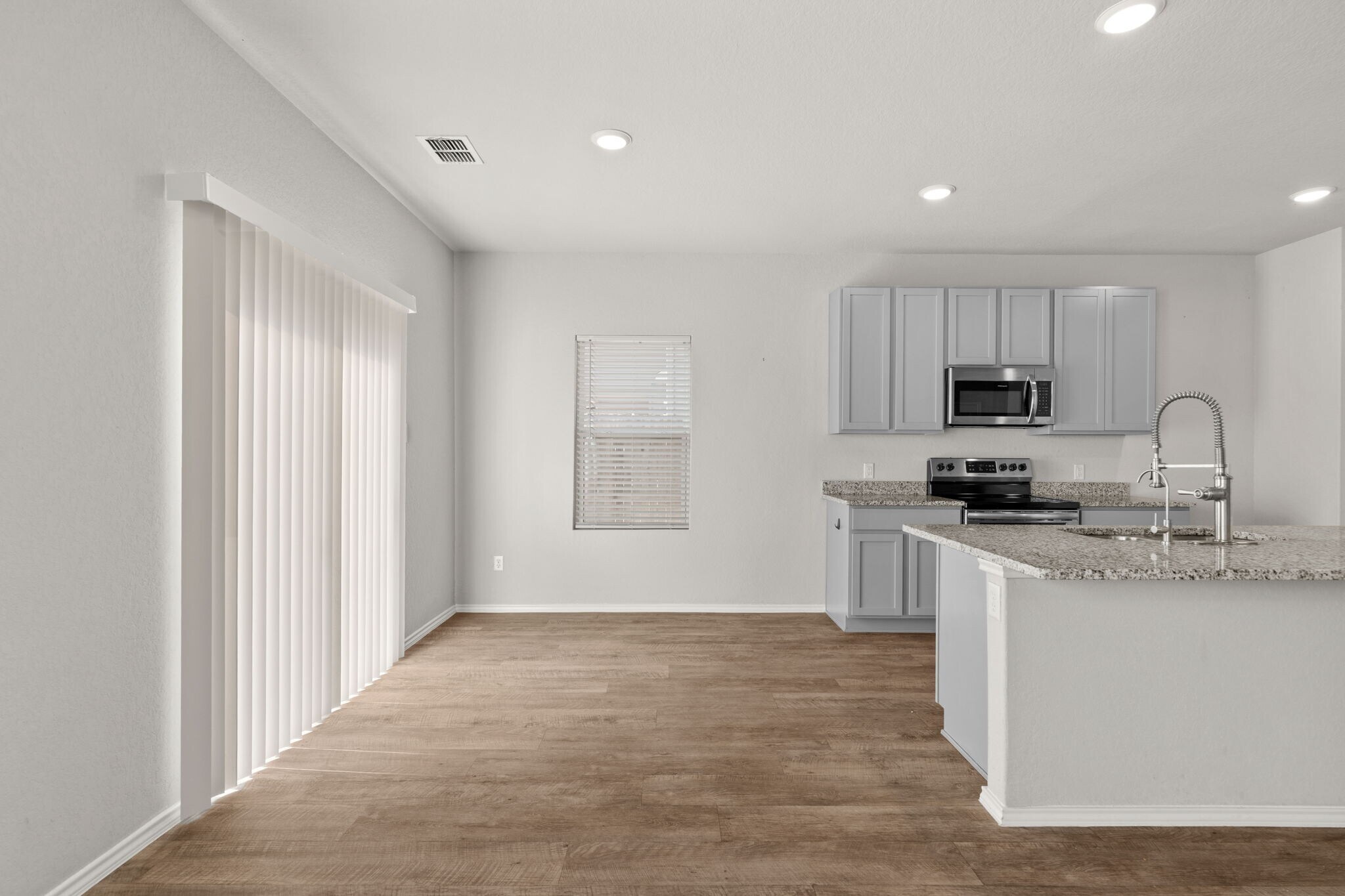 Building Photo - 3452 Redbud Grv