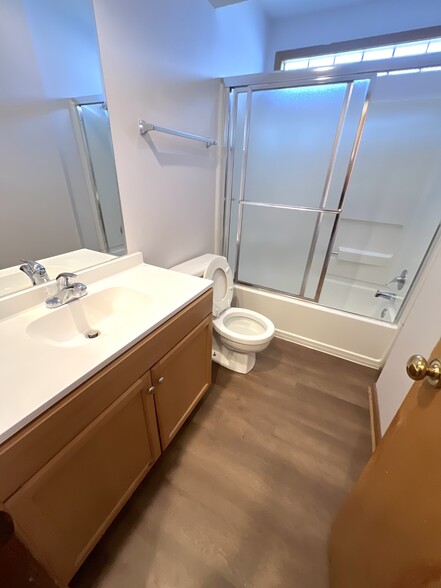 Building Photo - 10207 E 63rd Ter