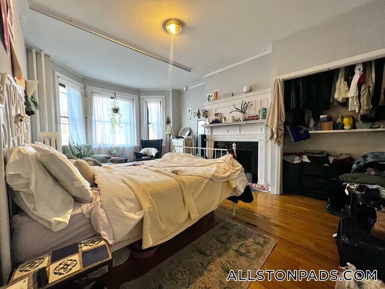 Building Photo - 18 Glenville Ave