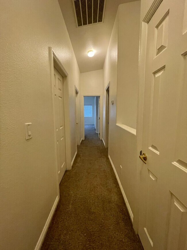 Building Photo - Great 3 bedroom Townhome Available Soon!