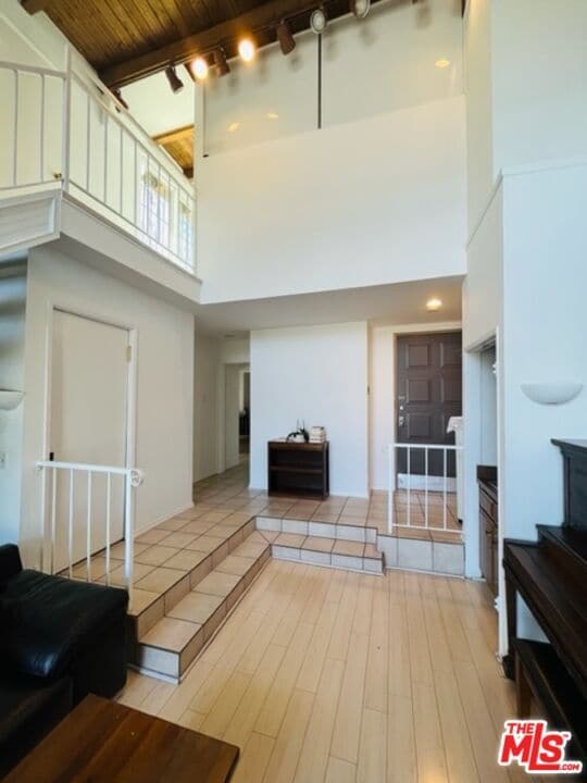 Building Photo - 221 S Gale Dr