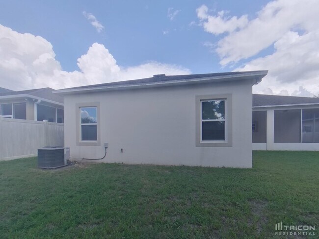 Building Photo - 617 del Pilar Dr