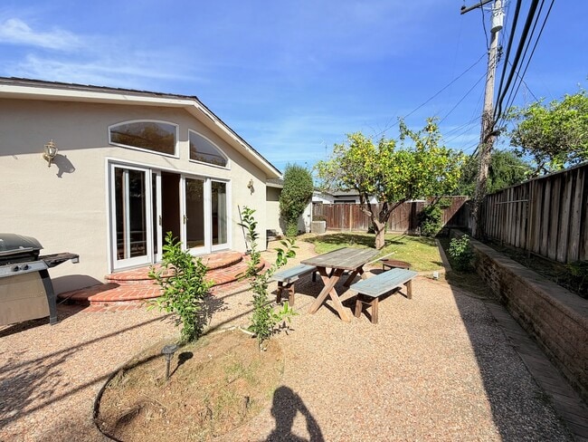 Building Photo - 4766 Elmhurst Dr