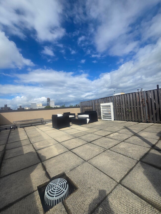 Building Photo - 5 W 127th St