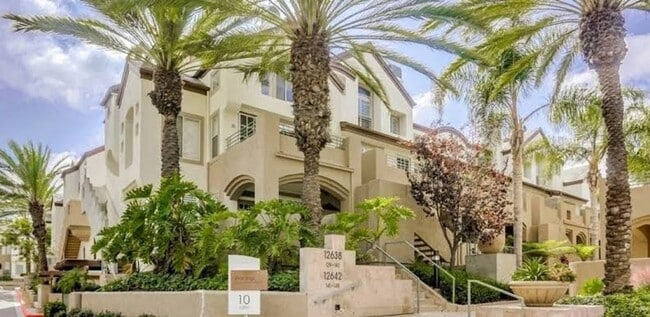 Building Photo - Beautiful 2B/2.5BA in The Elysian Complex!...