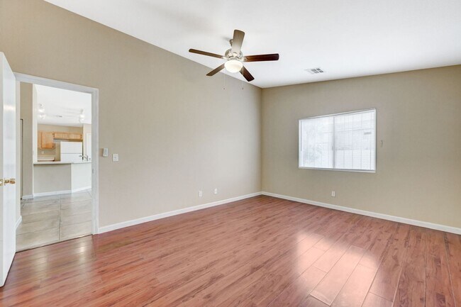 Building Photo - Rare Single Story Home with hard flooring!