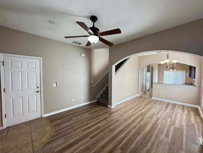 Building Photo - 5 Bedroom Townhome in Avalon Park! TESLA CHARGER INCLUDED!