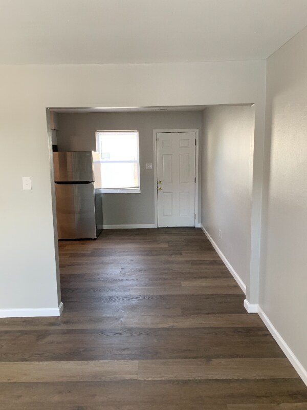 Building Photo - 2 W Academy Dr