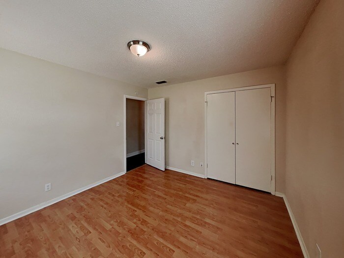 Building Photo - 818 Rea Ave