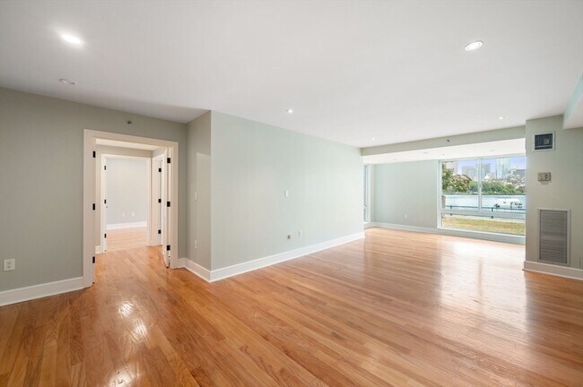 Building Photo - 75-83-83 Cambridge Pkwy