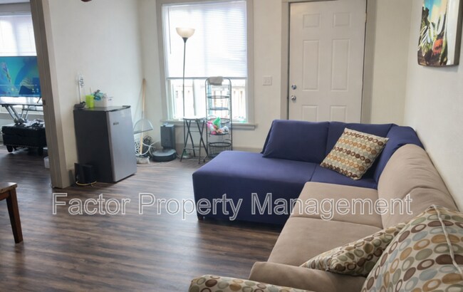 Building Photo - 103 Locust St