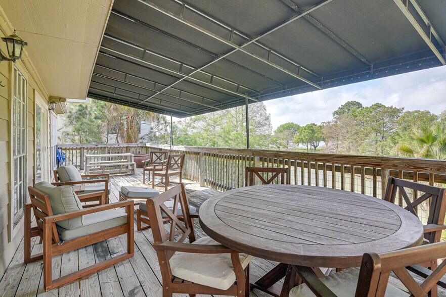 Building Photo - 18654 Martinique Dr