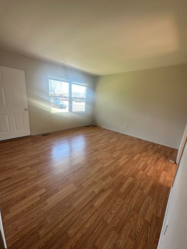 Building Photo - 406 E Main St