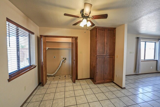 Building Photo - 1183 Babbitt Ln