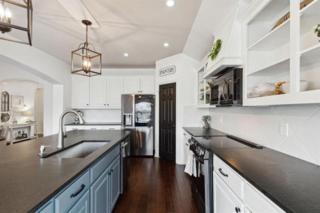 Building Photo - 525 Braewick Dr