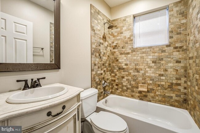 Building Photo - 3117 11th St NW