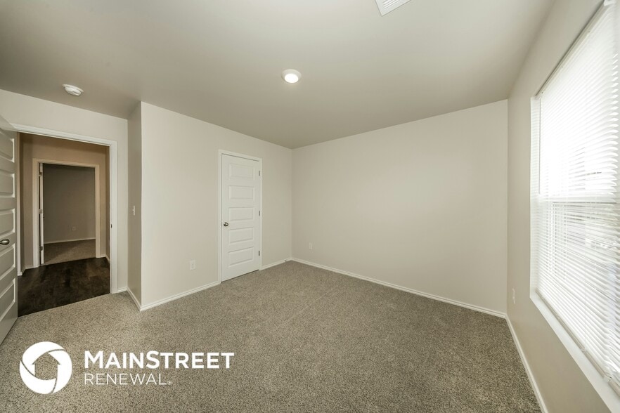 Building Photo - 9513 Laredo Ln