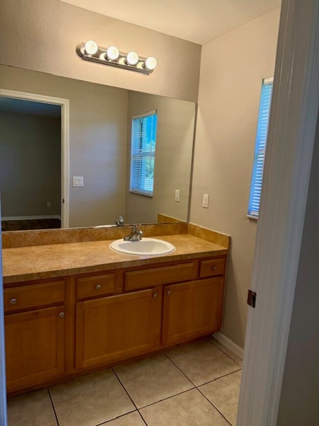 Building Photo - 18-Month Lease at $1,425 / 12-Month Lease ...