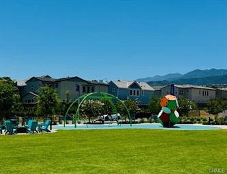 Community Amenities - 2288 Panama Dr