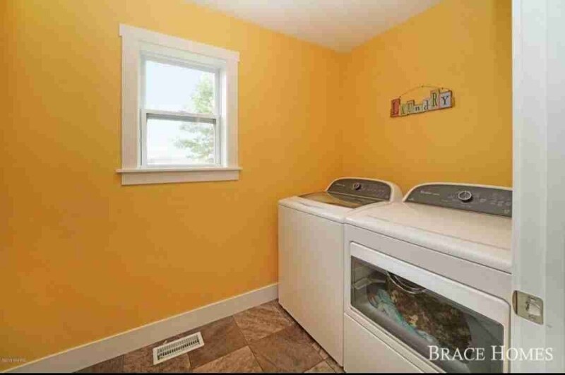 Building Photo - 717 Wild Flower Dr