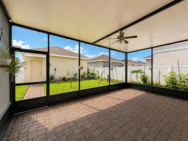 Building Photo - 10253 Love Story St