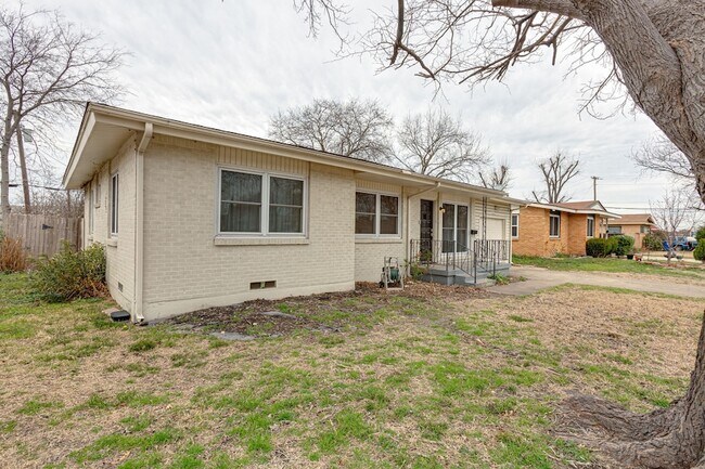 Building Photo - 9621 Rustown Dr