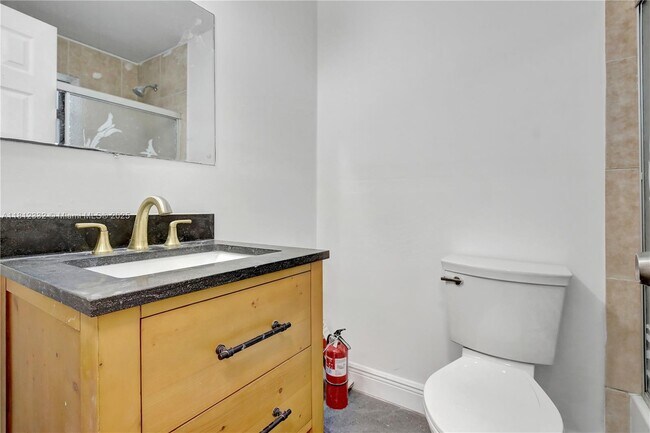 Building Photo - 5980 SW 40th Ave
