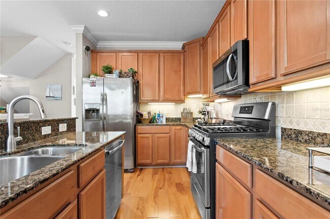 Building Photo - 3023 Pointeview Dr