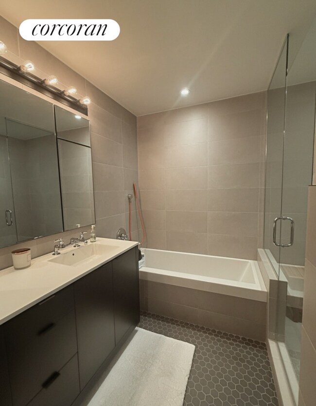 Building Photo - 540 W 28th St