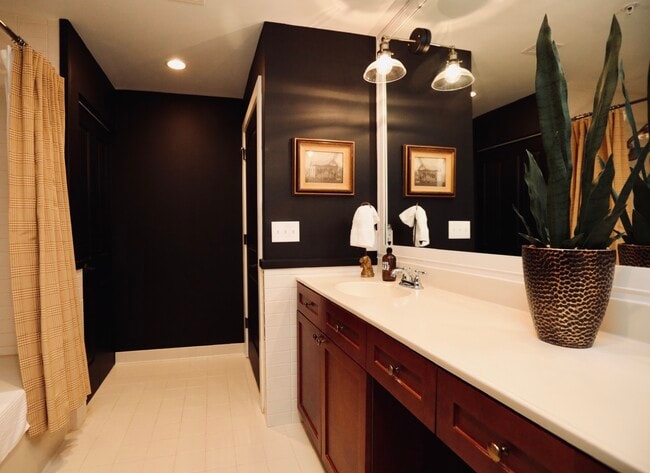 Bathroom - 955 Registry Blvd